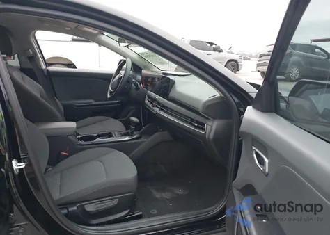 2025 Kia K4 Lxs z USA, uszkodzony, nr VIN 3KPFT4DE8SE130990